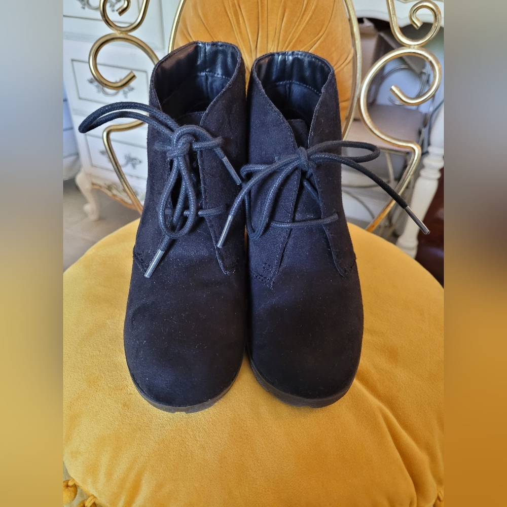 WHITE MOUNTAIN Icon black suede leather lace-up oxford wedge booties